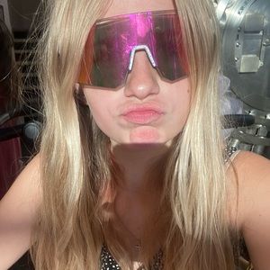 Meet your Posher, Crystal